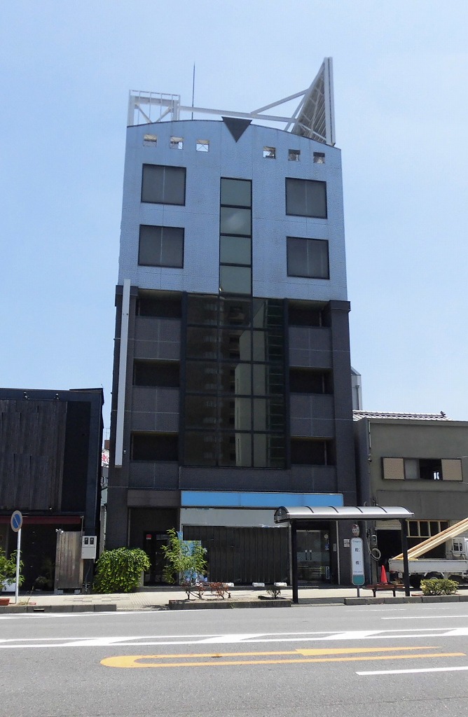内装きれいで、眺めも良い岡崎駅徒歩9分のロードサイド好立地ビルです！事務所におすすめ！駐車場はご相談下さい！