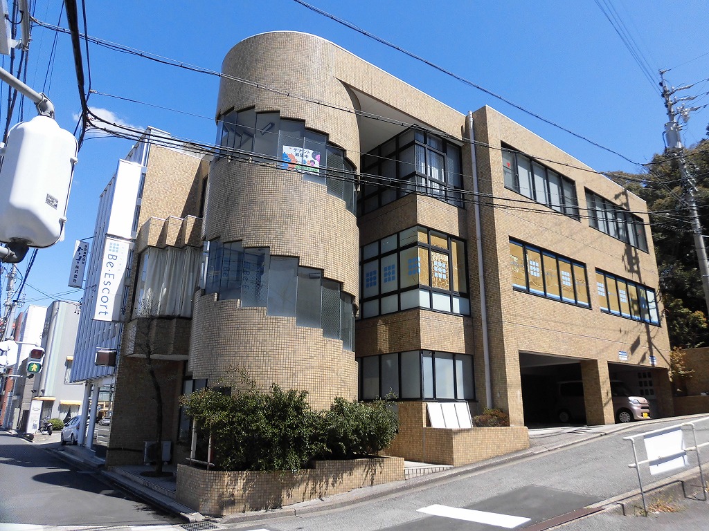 東岡崎駅徒歩6分！ロードサイド１階物件!(^^)!駐車場３台込み☆業種・使用用途はご相談下さい！