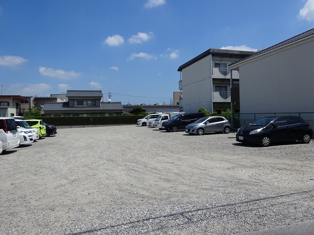 橋目町山信様駐車場