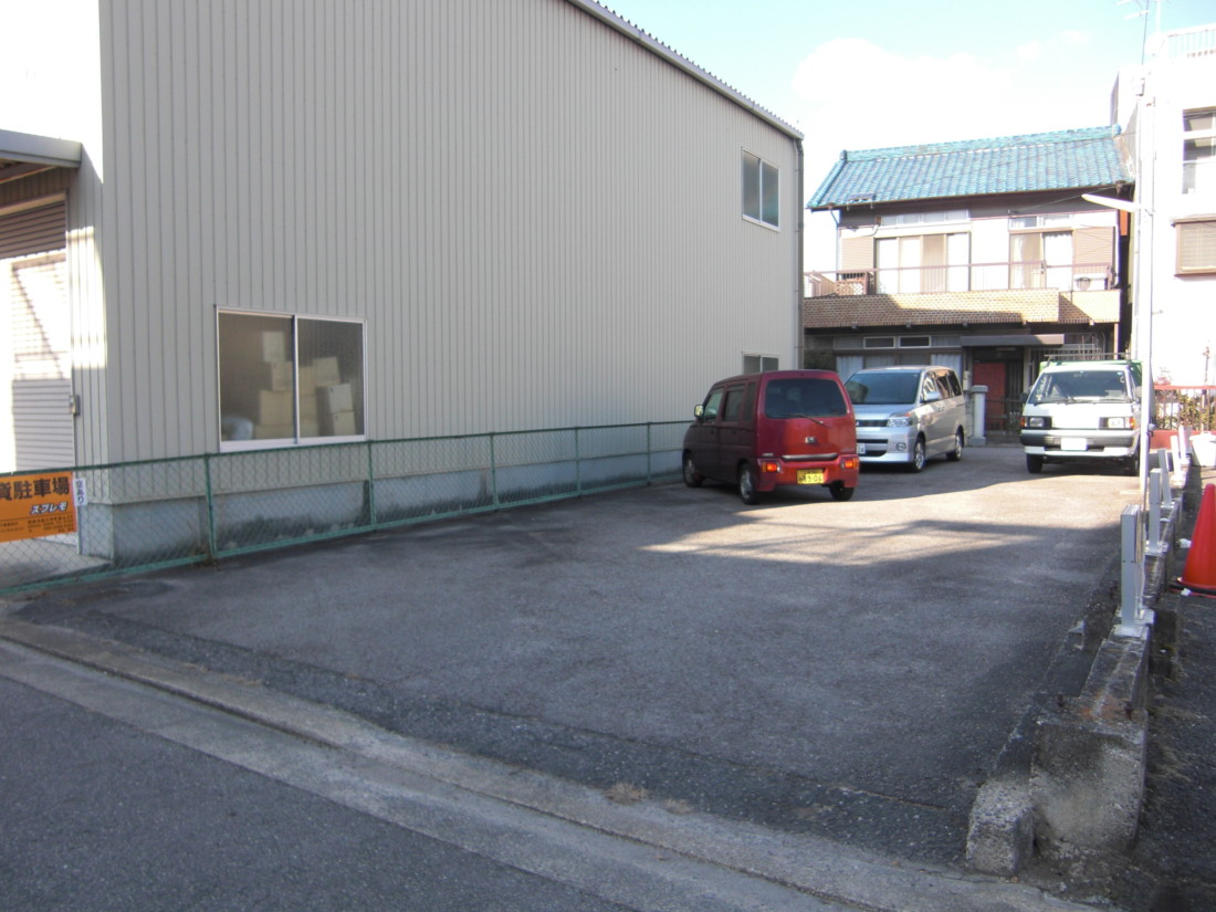 花崗町1丁目貸駐車場A