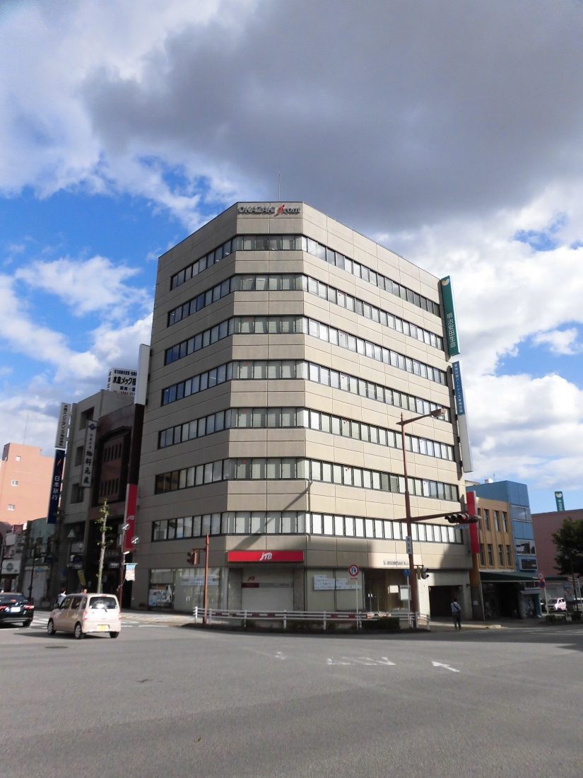 交通量の多い角地物件！東岡崎駅から近く！