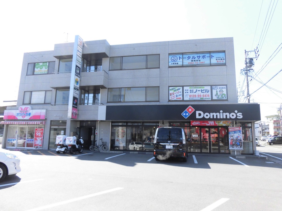 ２６号線沿い・岡崎インター近くでアクセス良好です！駐車場最大5台分契約可！事務所・営業所などにおすすめ！