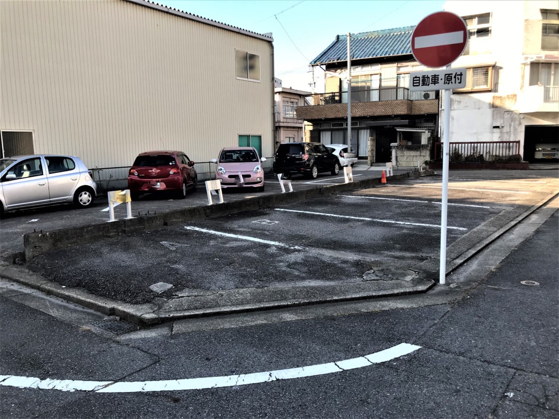 花崗町１丁目貸駐車場