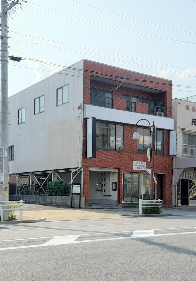 能見通り沿い・事務所にオススメ！A・B２室一括賃貸も可能です☆