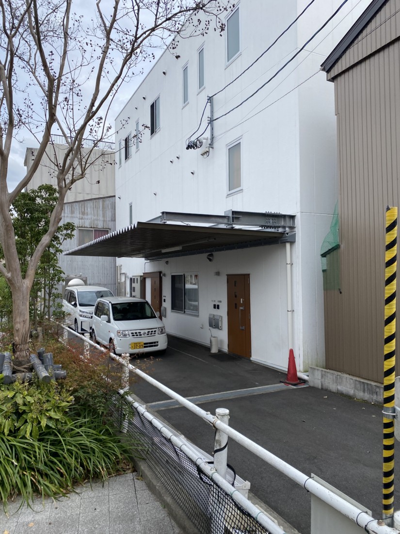 籠田公園すぐ(*’▽’)中庭付きの１階デイサービス跡地！礼金ナシ☆駐車場２台あり！福祉系の利用に最適(*^▽^*)