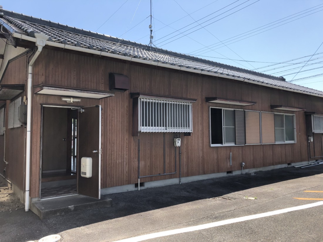 ロードサイド26号線沿い！駐車場１台込み！独立開業・事務所やサロン等にも(*^▽^*)
