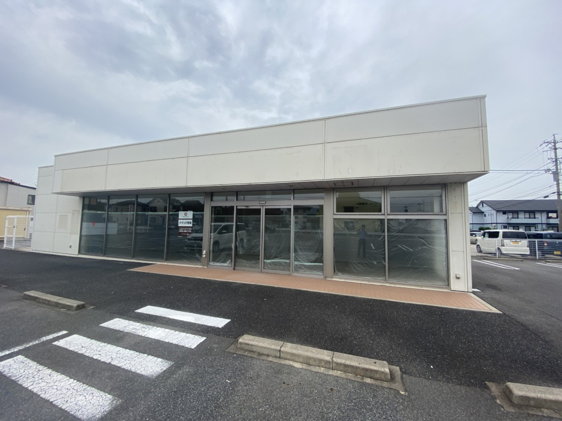 商業地のロードサイド物件！大型駐車場（２７台）も完備！！店舗・オフィスに是非！