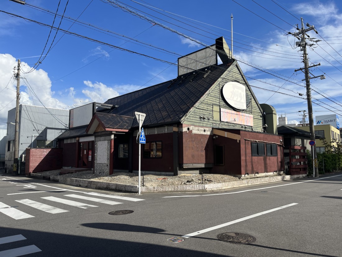 ５０坪越えの飲食店跡地が出ました！！大型の共用駐車ありなので集客もバッチリです☆