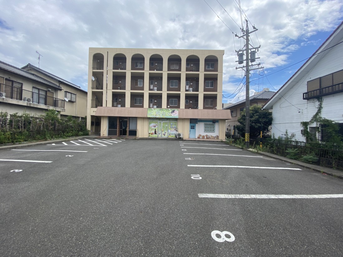 ロードサイド・飲食可能居抜き物件！店舗前駐車場あり☆約１５坪でこの賃料(*^▽^*)