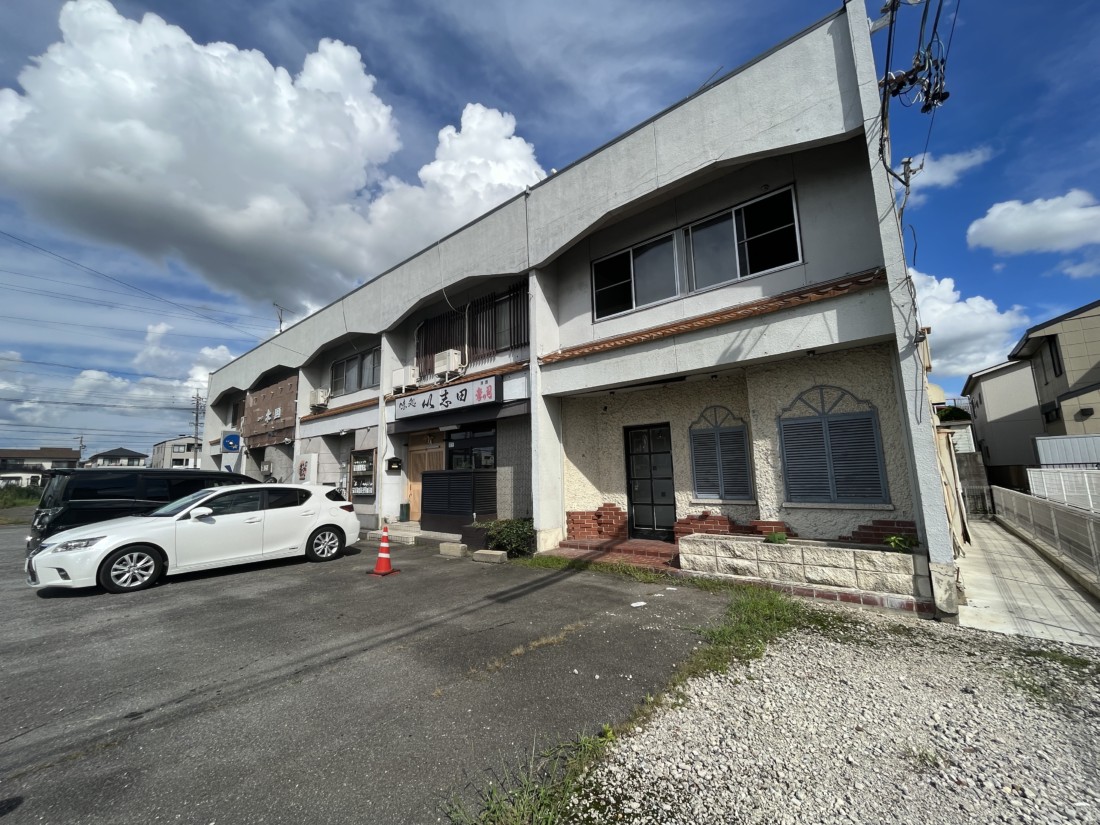 駐車場2台込み！住居付き貸店舗です！個人経営や独立開業のお客様にオススメです☆