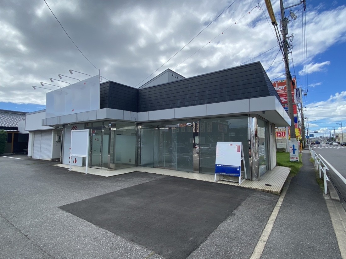 ロードサイド・大型商業施設近く！！共用駐車場込み☆無人店舗などに最適( ｀ー´)ノ