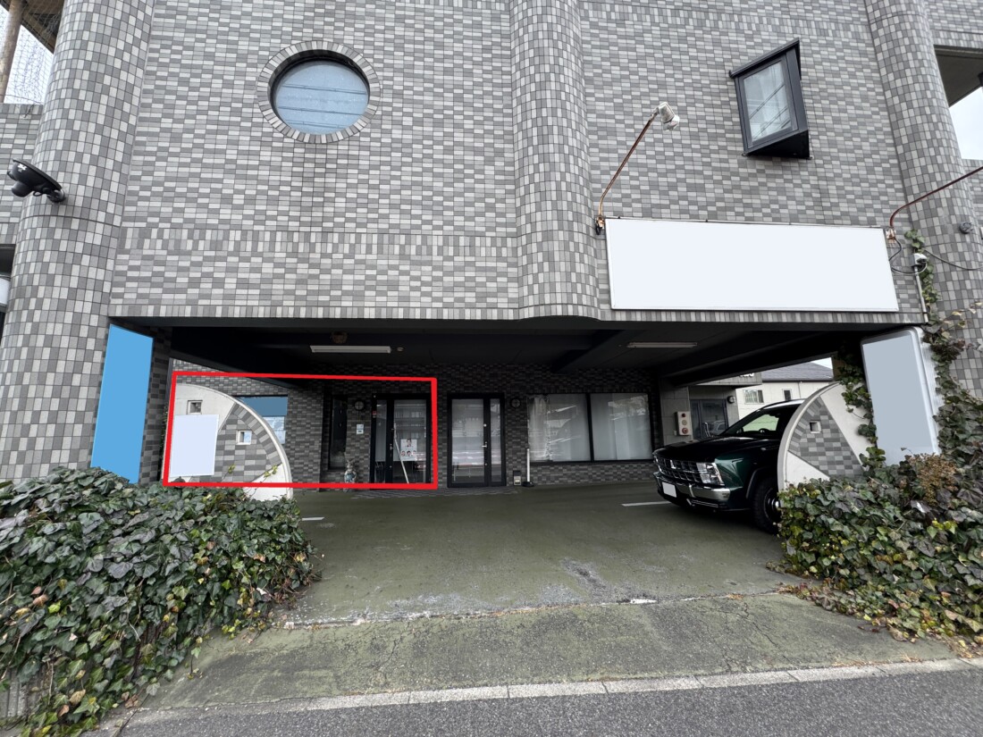 学習塾跡！ロードサイド１F　駐車場２台付き！！