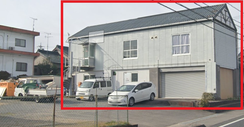 国道１号線沿い・約５３坪の事務所付き倉庫！敷地内駐車場込みです！！