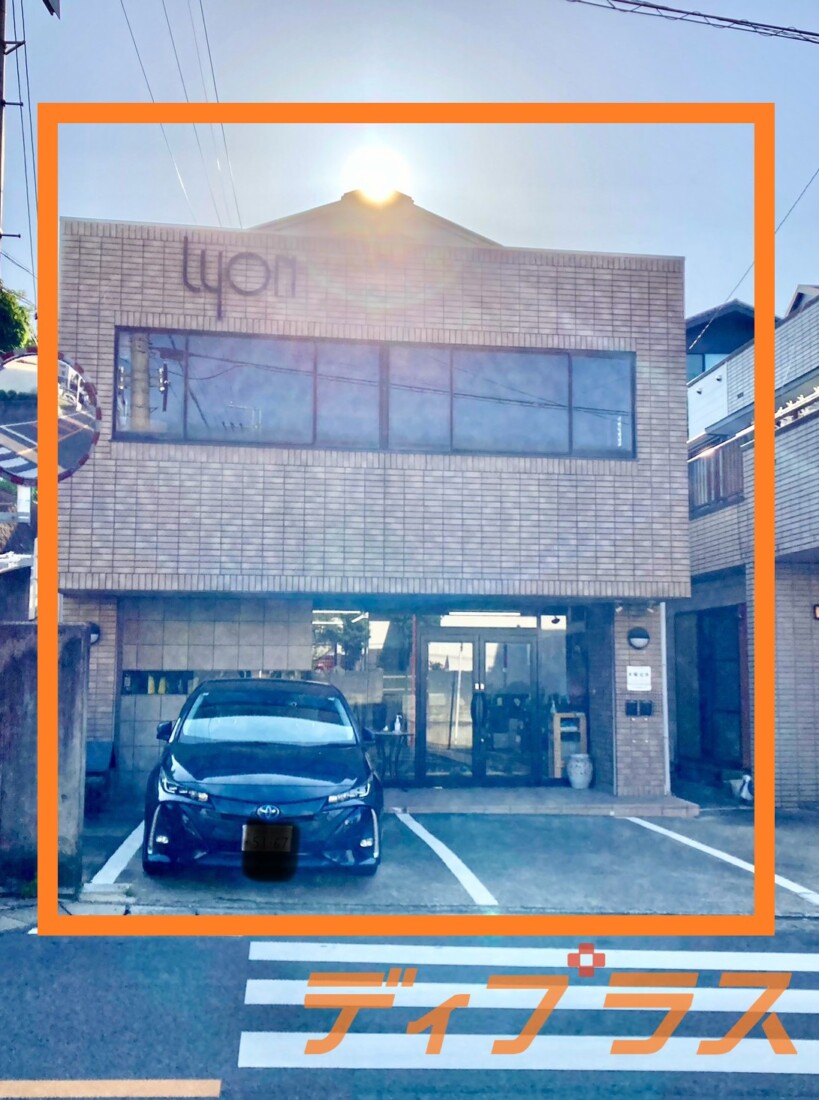 梅園小学校北・鞄屋さん跡です！２階部分はガレージ、駐車場前面３台込みです！！