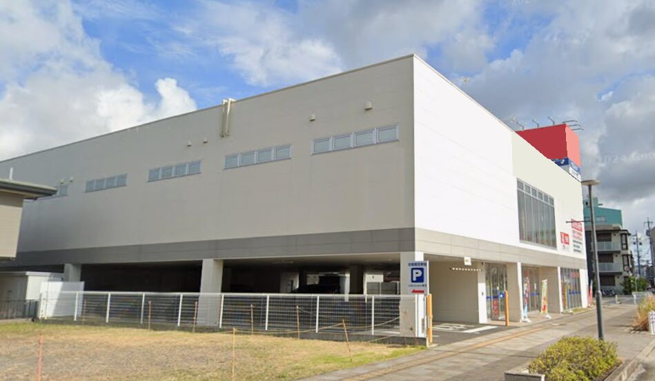 岡崎駅東口徒歩6分！駐車場20台以上の大型店舗です！