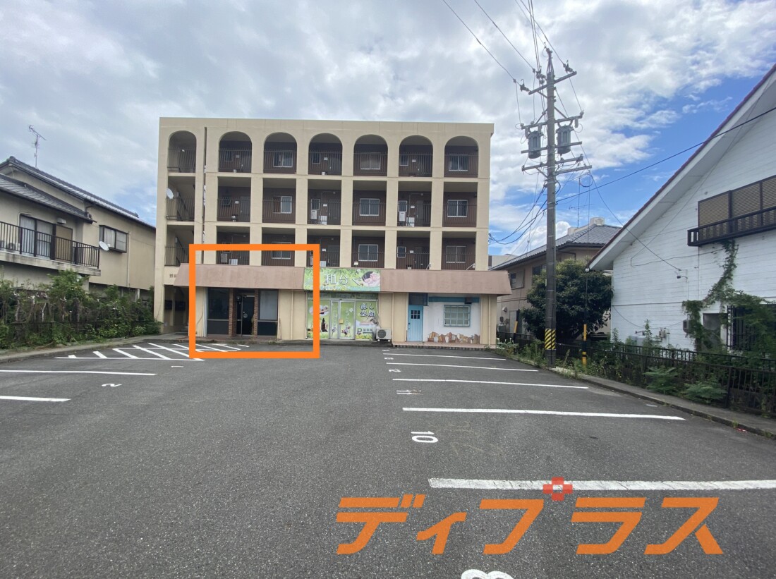 ロードサイド・店舗前駐車場あり☆礼金ナシ！約１５坪でこの賃料(*^▽^*)
