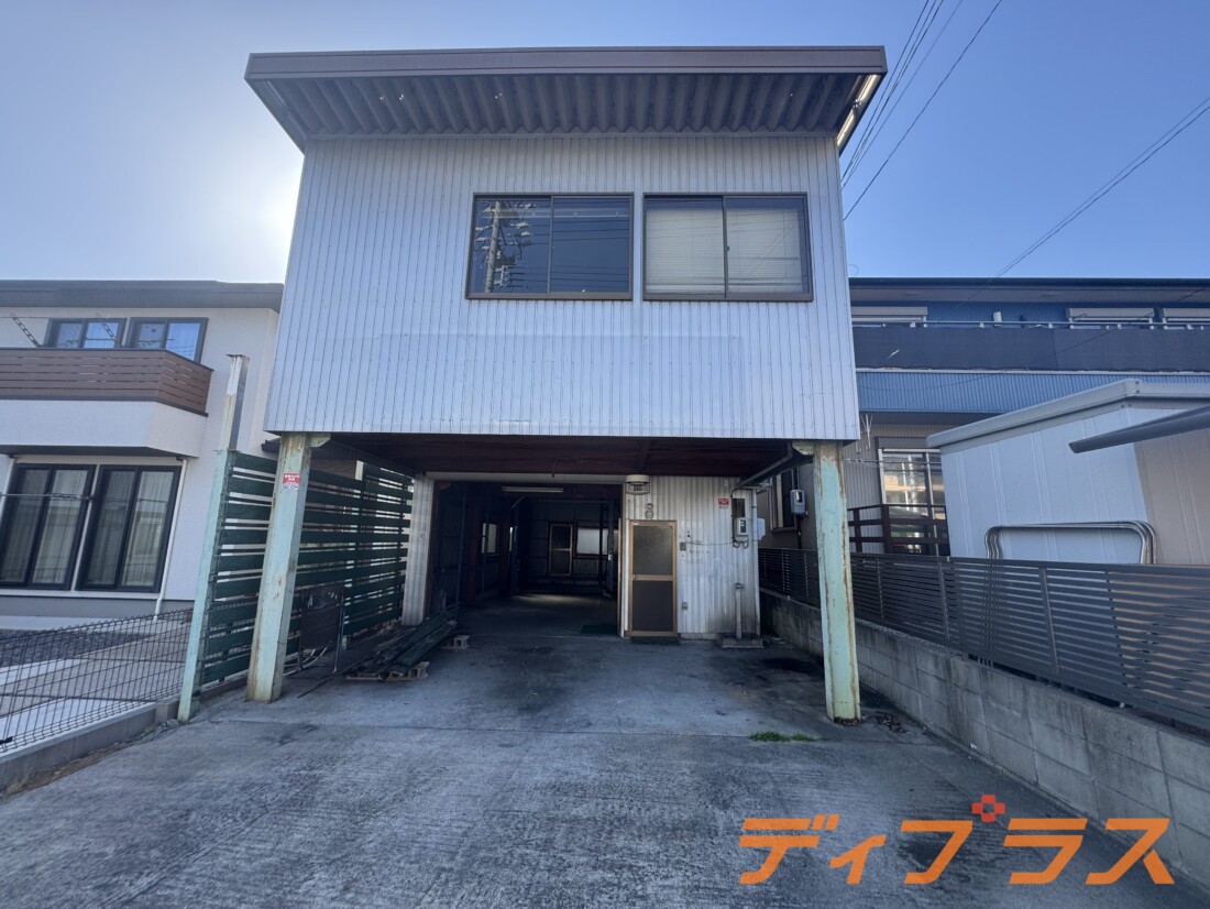 上地２丁目交差点からすぐ！約３０坪の工場物件！以前は自動車整備工場でした◎