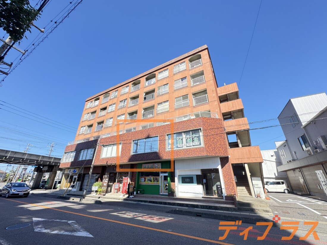 ２４８号線「末広町」交差点から入ってスグ！礼金なし！！南向きの大きな窓があり明るい室内！駐車場も２台確保できます！