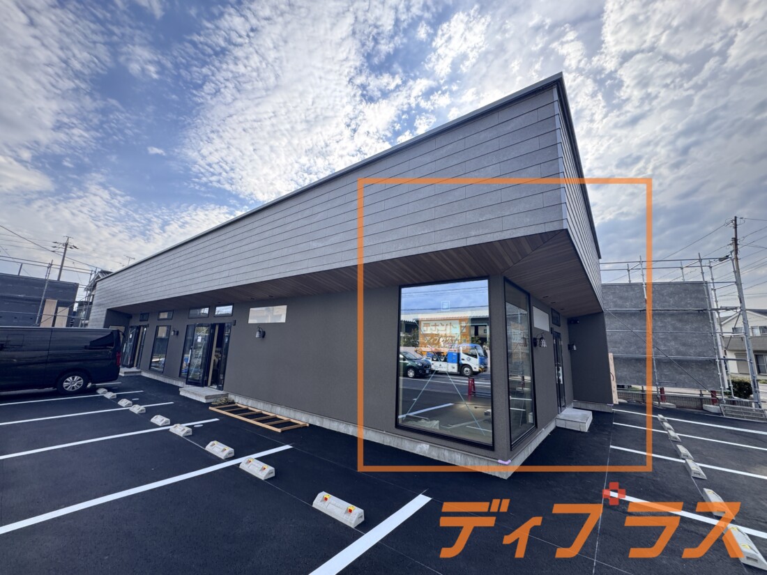 西尾市の新築物件！！駐車場4台込みです！