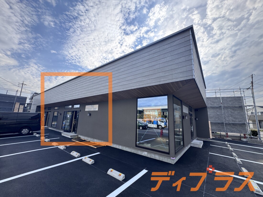 西尾市の新築物件！！駐車場4台込みです！