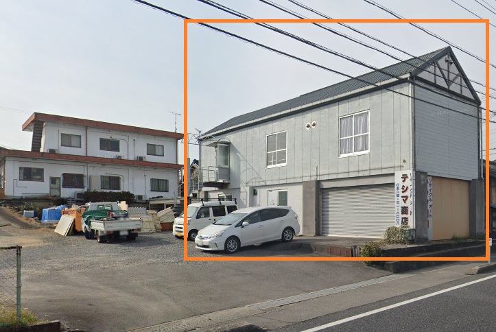 国道１号線沿い・約５３坪の事務所付き倉庫！敷地内駐車場込みです！！