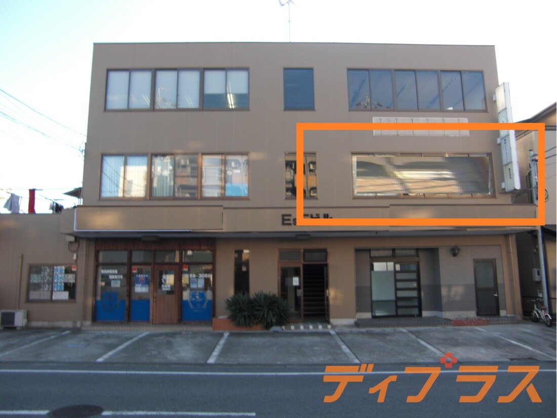 国道248号・県道48号近くで車でのアクセス良！P２台付き☆美容院・デイサービス・パソコン教室など入居中！事務所仕様ですが、業種はご相談ください！