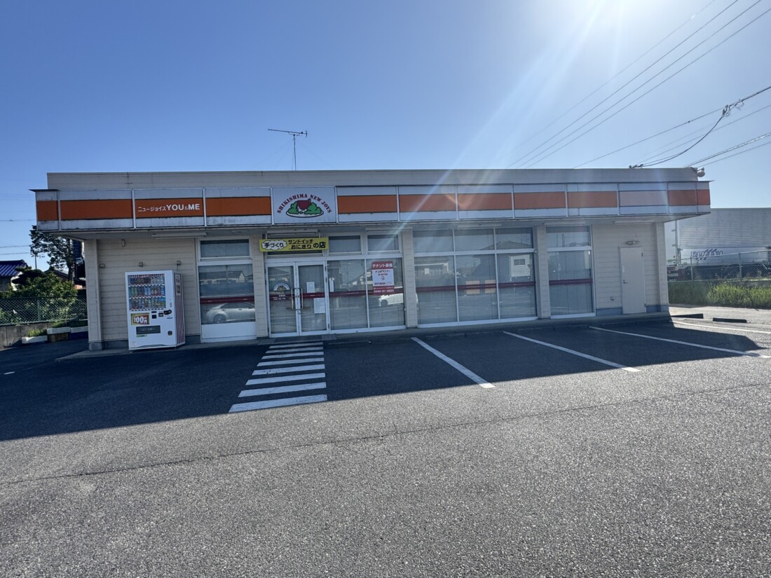 コンビニ跡地！駐車場10台程度あり！業種等お問合せ下さい！