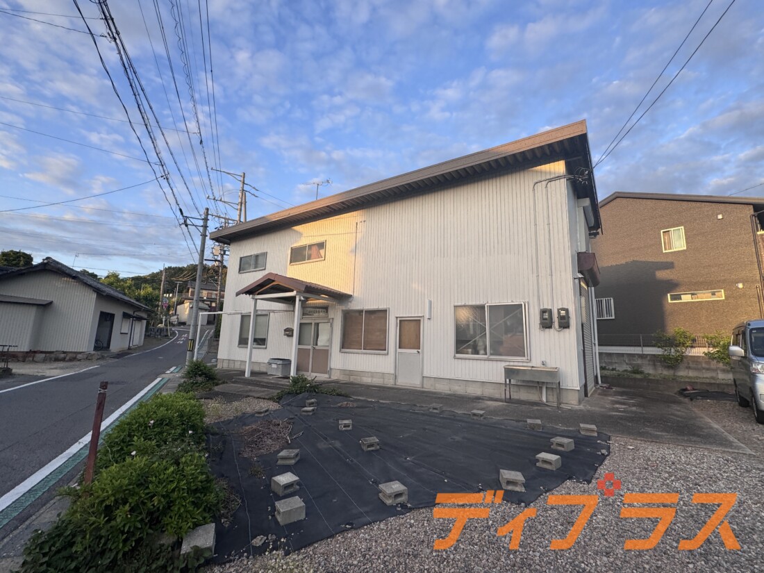 ２階建の倉庫事務所