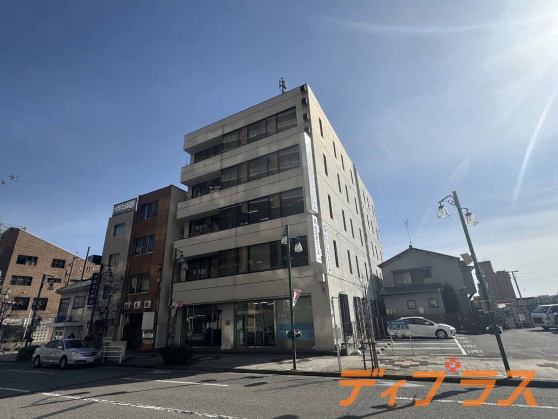 オフィス街の由緒あるビル・最上階に空室でました！事務所・店舗もご相談ください！